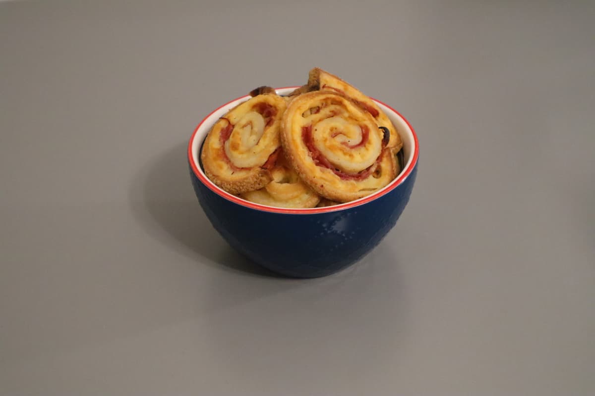 Blätterteigschnecken - mit Schinken und Käse - Glutenfreies Rezept von maximalfannitastisch