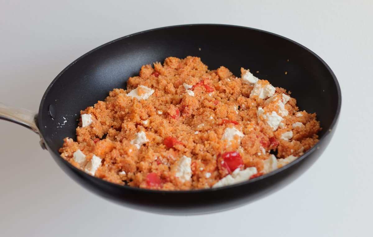 Couscous Pfanne - mit Tomaten und Feta - Glutenfreies Rezept von maximalfannitastisch